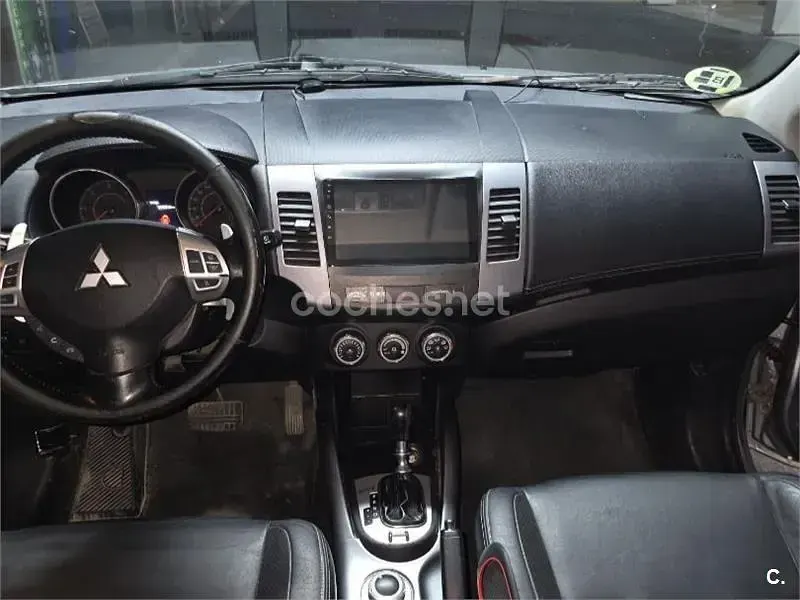 Usado Mitsubishi Outlander Motion 156 CV (114 kW) 2010 Gris / plata SUV
