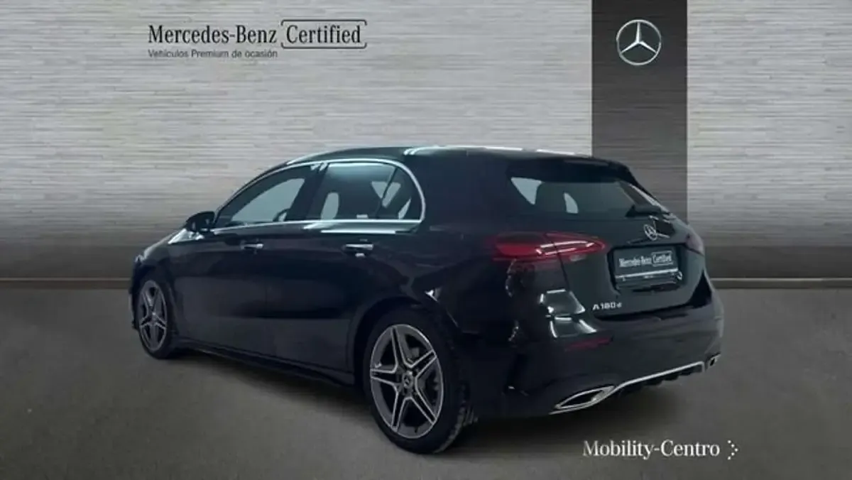 Usado Mercedes A180 109 CV (80 kW) 2024 Negro Utilitario
