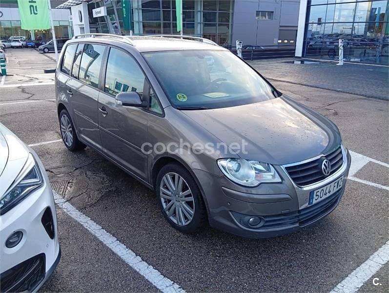 Usado VW Touran 170 CV (125 kW) 2007 Gris / plata Monovolumen