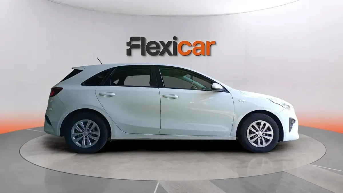 Usado Kia Ceed 100 CV (73 kW) 2019 Blanco Utilitario
