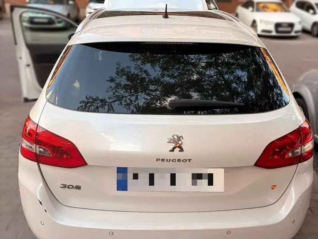 Usado Peugeot 308 SW Allure 120 CV (88 kW) 2017 Blanco Familiar