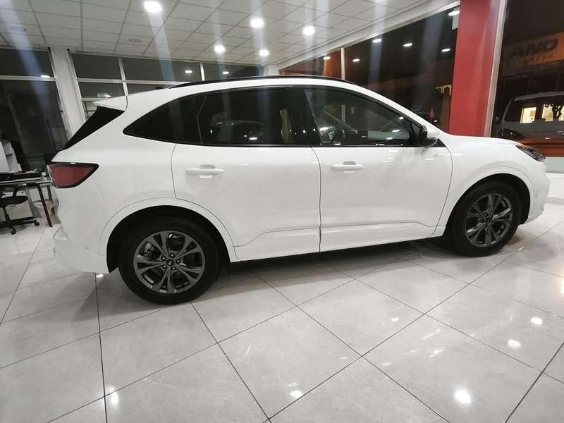Usado Ford Kuga ST-Line 120 CV (88 kW) 2023 Blanco SUV