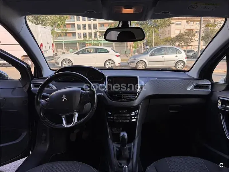 Usado Peugeot 208 Allure 100 CV (73 kW) 2016 Gris / plata Utilitario