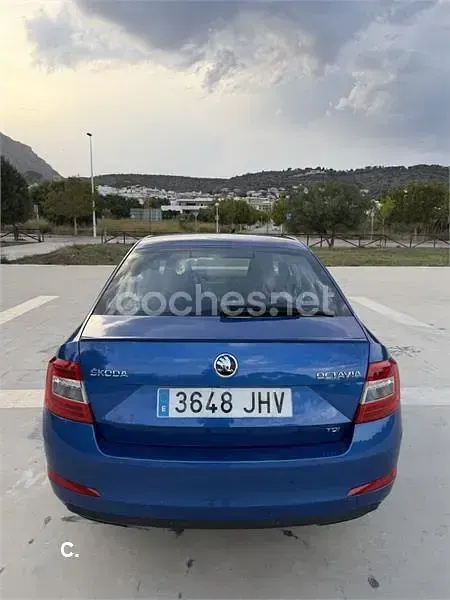Usado Skoda Octavia Ambition 105 CV (77 kW) 2015 Azul Familiar