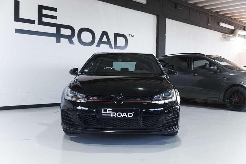 Usado VW Golf VII GTI 230 CV (169 kW) 2016 Negro Utilitario