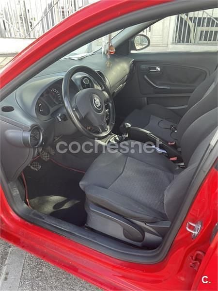 Usado Seat Cordoba 100 CV (73 kW) 2003 Rojo Berlina