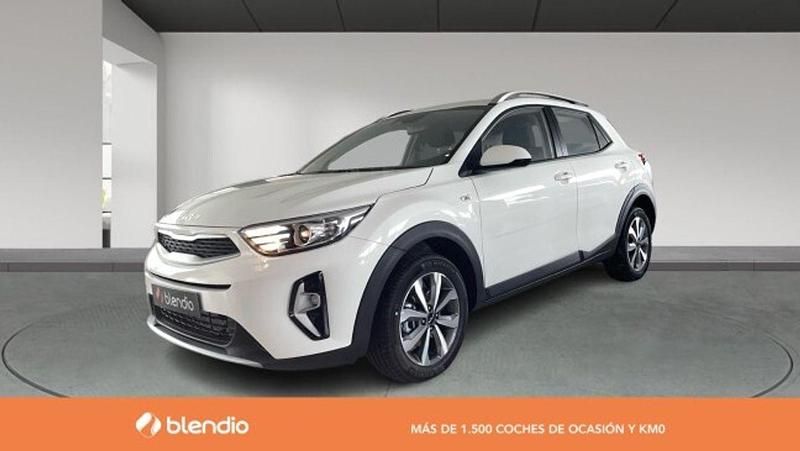 Usado Kia Stonic 84 CV (61 kW) 2023 Blanco SUV