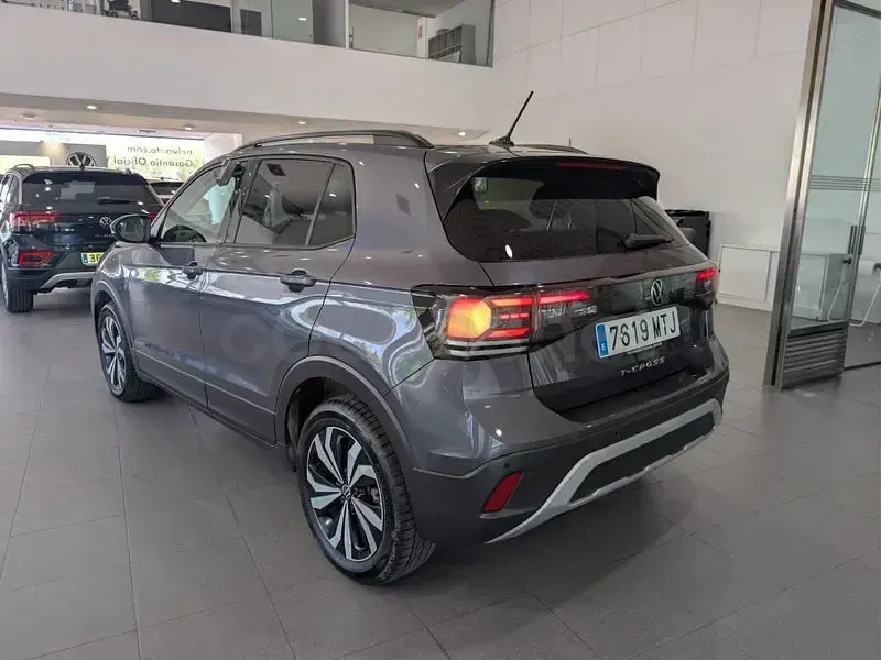 Usado VW T-Cross Life 116 CV (85 kW) 2024 Gris / plata SUV
