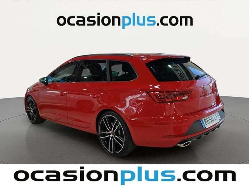 Usado Seat Leon ST 4Drive 300 CV (220 kW) 2020 Rojo Familiar