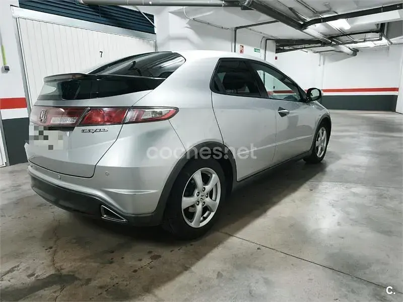 Usado Honda Civic Comfort 100 CV (73 kW) 2009 Gris / plata Berlina