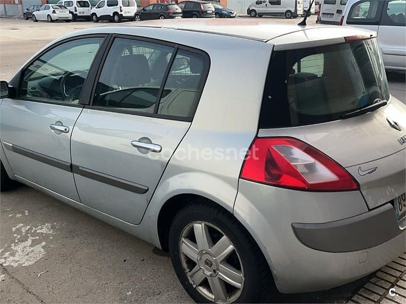 Gris / plata Usado 2004 Renault Mégane II Dynamique Berlina | 2200 € (Precio justo) - Imagen 1/4