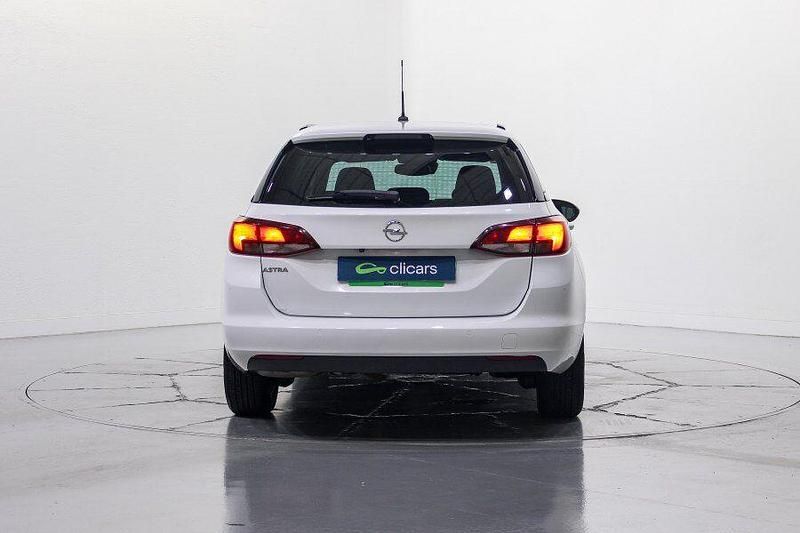 Usado Opel Astra GS Line 110 CV (80 kW) 2021 Blanco Familiar