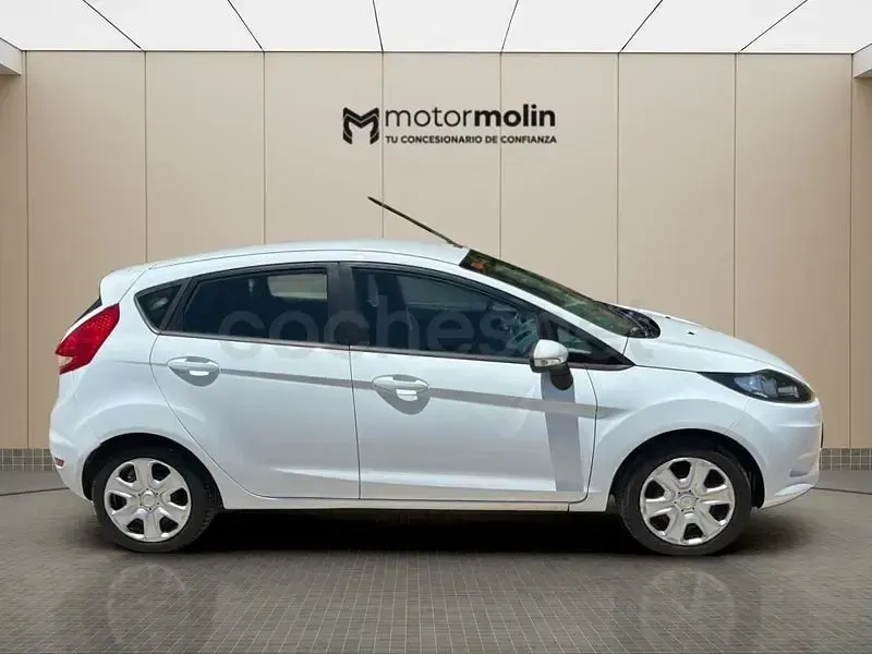 Usado Ford Fiesta Trend 82 CV (60 kW) 2011 Blanco Berlina