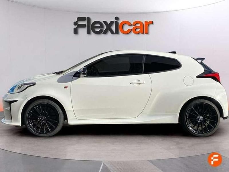 Usado Toyota Yaris 261 CV (191 kW) 2022 Blanco Utilitario