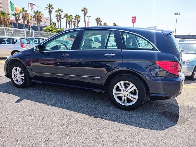 Usado Mercedes R280 231 CV (169 kW) 2008 Azul Monovolumen