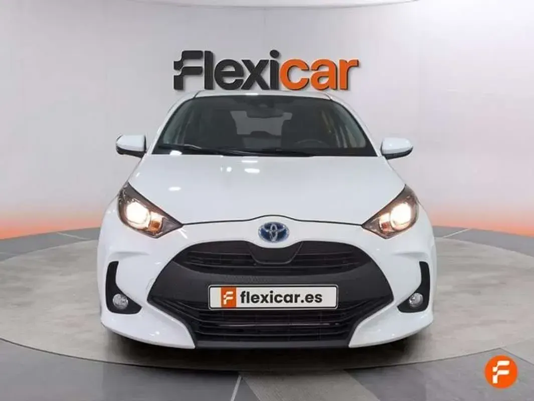 Usado Toyota Yaris Active 116 CV (85 kW) 2022 Blanco Utilitario
