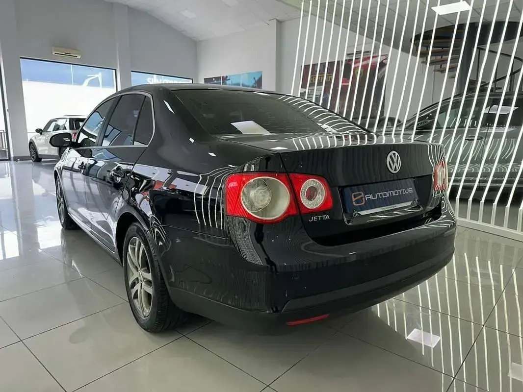 Usado VW Jetta Advance 140 CV (102 kW) 2007 Negro Berlina