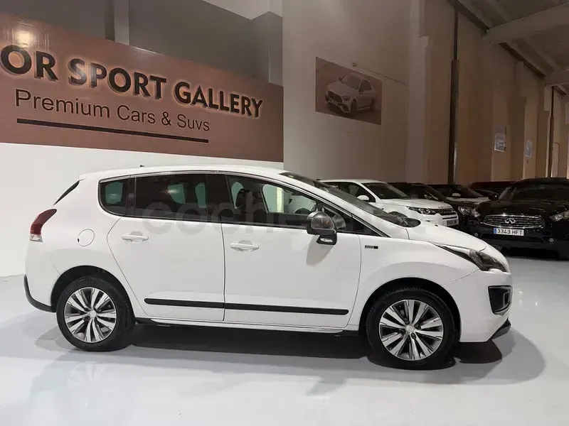 Usado Peugeot 3008 Style 120 CV (88 kW) 2014 Blanco Familiar