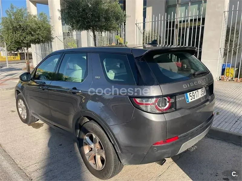 Usado Land Rover Discovery Sport HSE 180 CV (132 kW) 2016 Gris / plata SUV