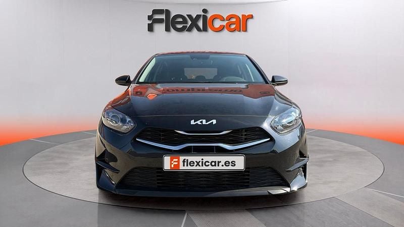 Usado Kia Ceed 136 CV (100 kW) 2023 Negro Utilitario