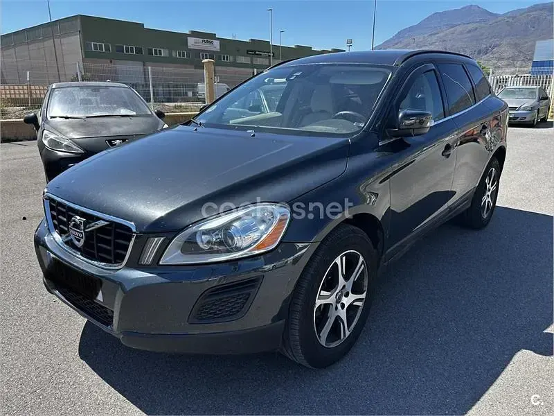 Usado Volvo XC60 Momentum 136 CV (100 kW) 2013 Negro SUV