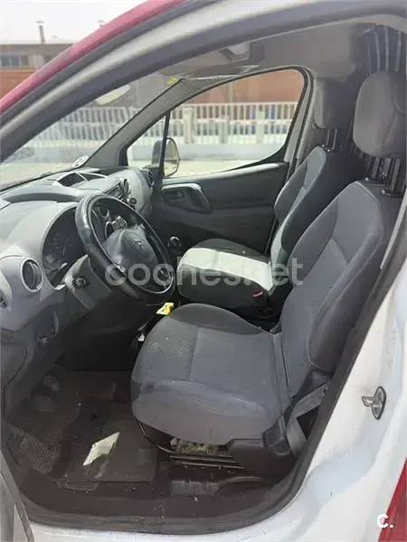 Usado Citroën Berlingo First 75 CV (55 kW) 2012 Rojo Monovolumen