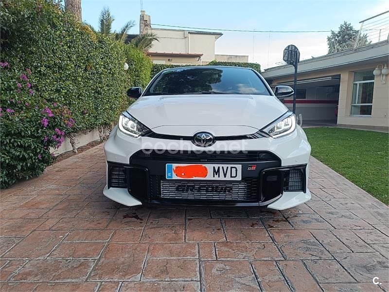 Usado Toyota Yaris 280 CV (205 kW) 2024 Blanco Berlina