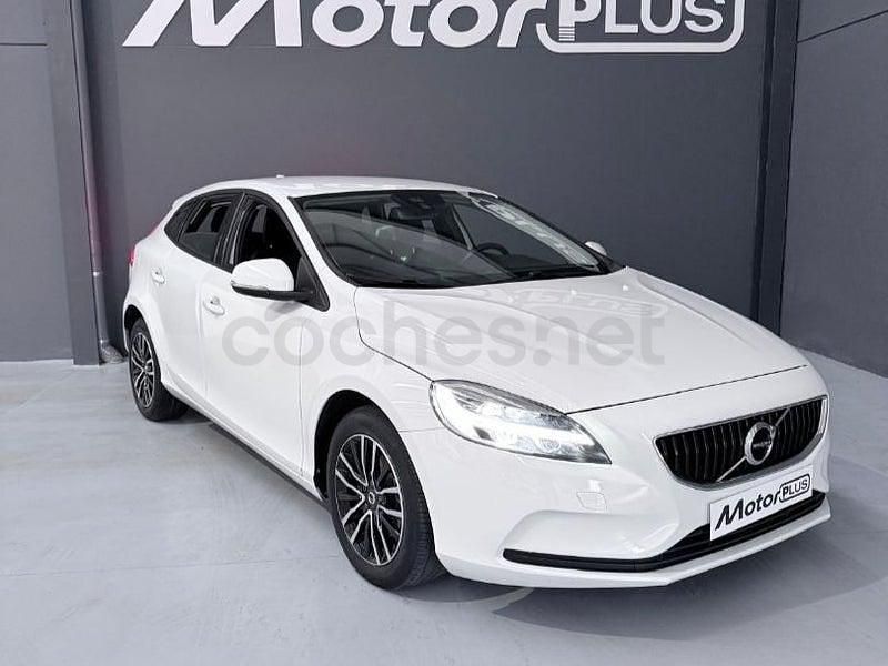 Usado Volvo V40 Kinetic 120 CV (88 kW) 2019 Blanco Berlina