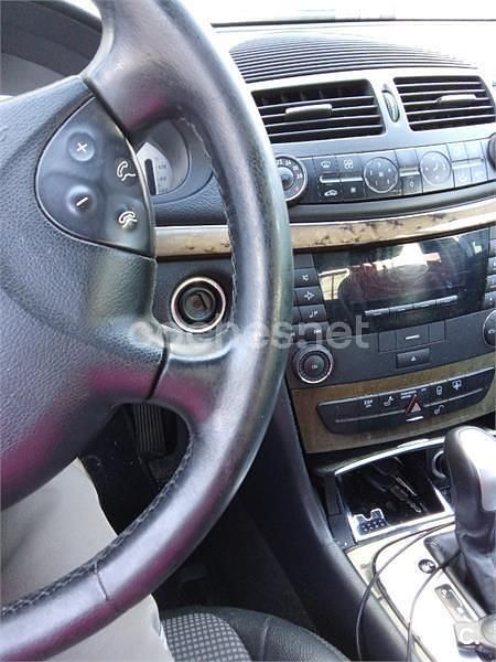 Usado Mercedes E270 Avantgarde 170 CV (125 kW) 2002 Gris / plata Berlina