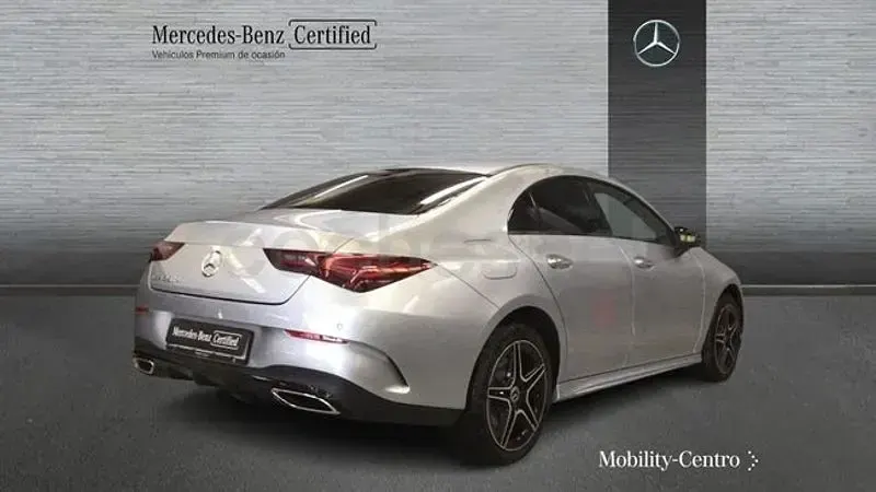 Usado Mercedes CLA250e AMG line 218 CV (160 kW) 2024 Plata hightech Berlina