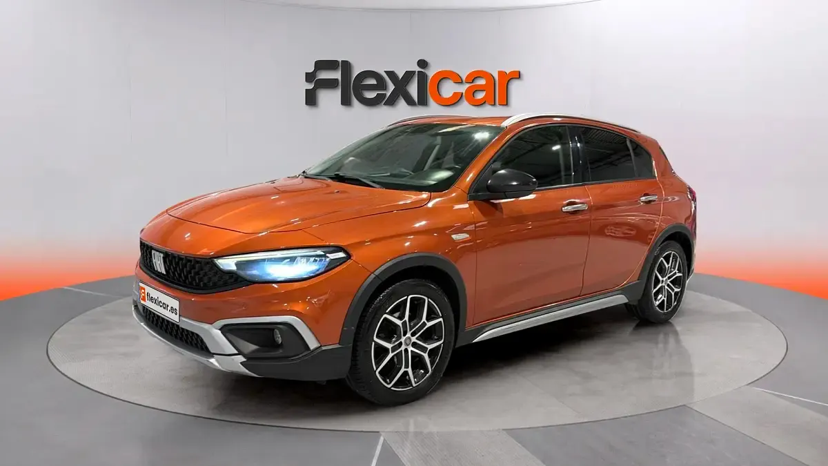 Usado Fiat Tipo Cross 101 CV (74 kW) 2021 Naranja Berlina