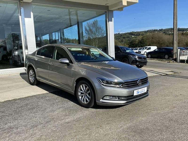 Usado VW Passat Sportline 150 CV (110 kW) 2016 Plateado Berlina