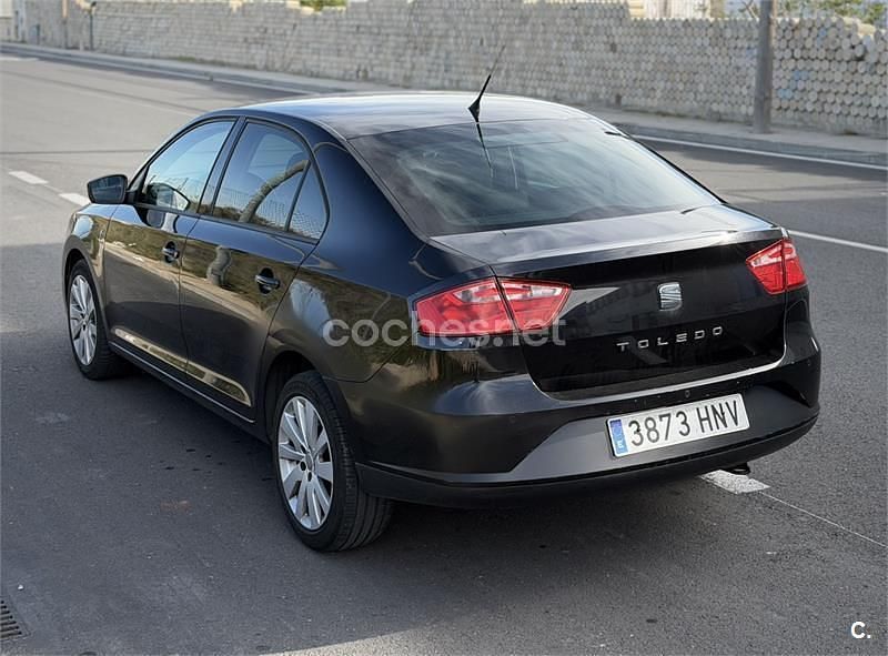 Usado Seat Toledo Style 105 CV (77 kW) 2013 Negro Utilitario