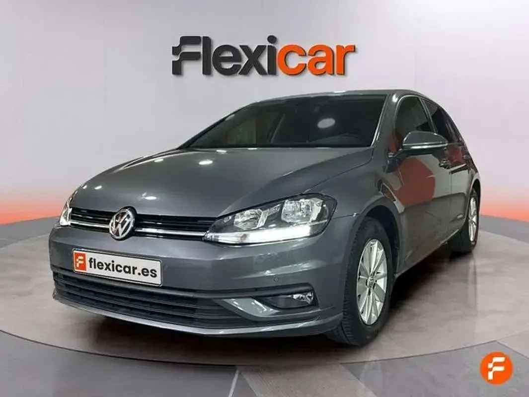 Usado VW Golf VII Advance 110 CV (80 kW) 2018 Gris Utilitario