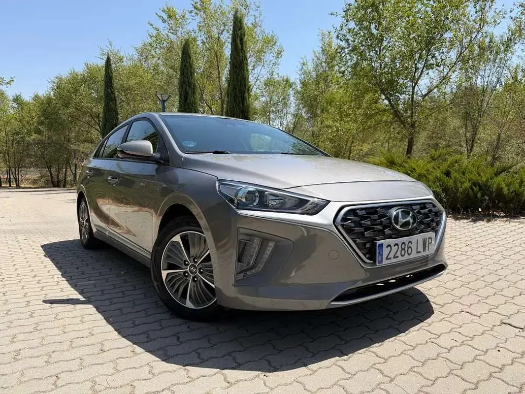 Usado Hyundai Ioniq 141 CV (103 kW) 2022 Gris Utilitario