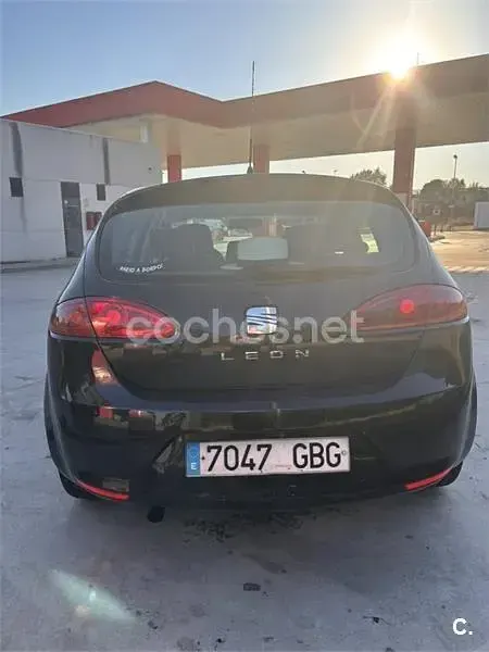 Usado Seat Leon Stylance 105 CV (77 kW) 2008 Negro Utilitario