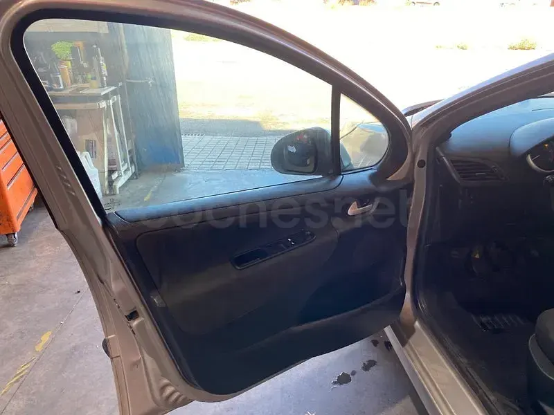 Usado Peugeot 207 90 CV (66 kW) 2007 Gris / plata Berlina