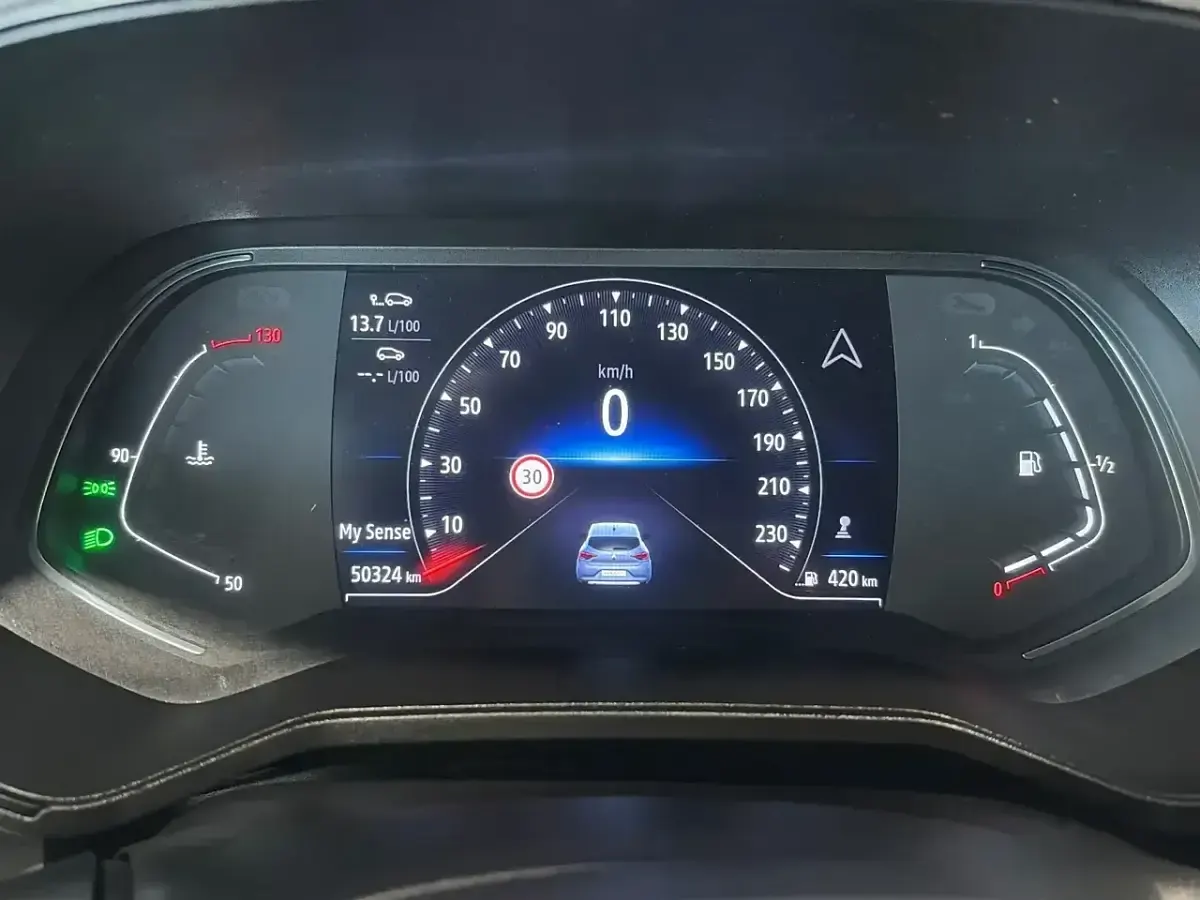 Begagnad Renault Clio V Techno 90 HK (66 kW) 2023 Grå Sedan