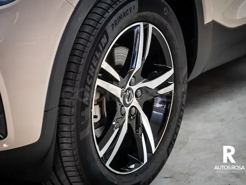 Usado Volvo XC40 Plus 163 CV (119 kW) 2025 Beige SUV
