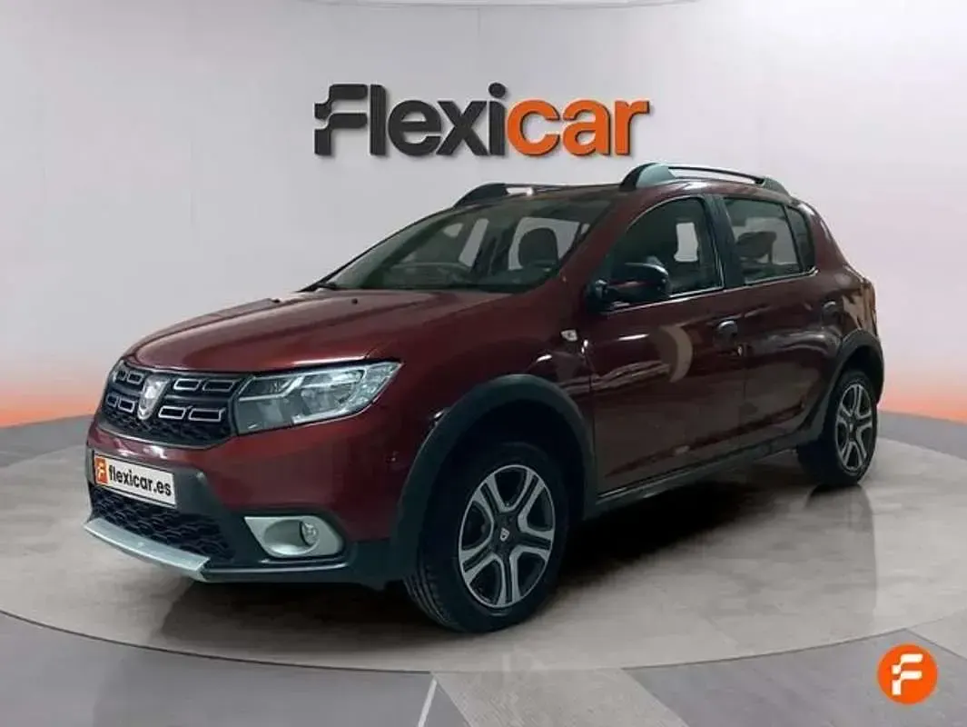 Käytetty Dacia Sandero Stepway 90 HP (66 kW) 2020 Punainen Sedan