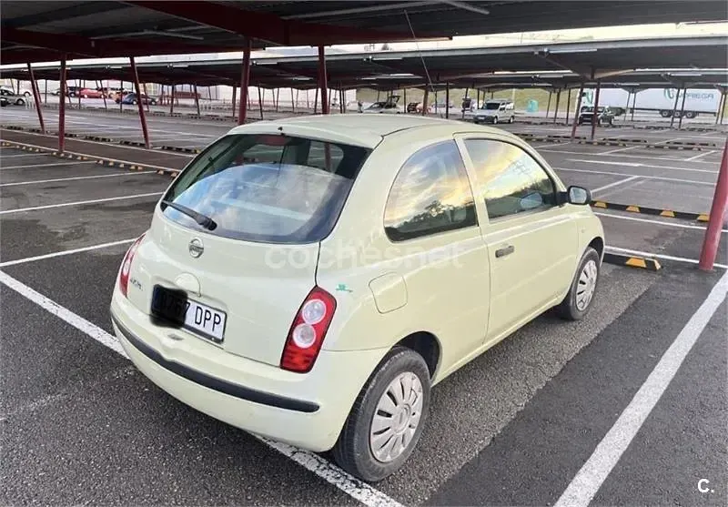Usado Nissan Micra Visia 65 CV (47 kW) 2005 Amarillo Berlina