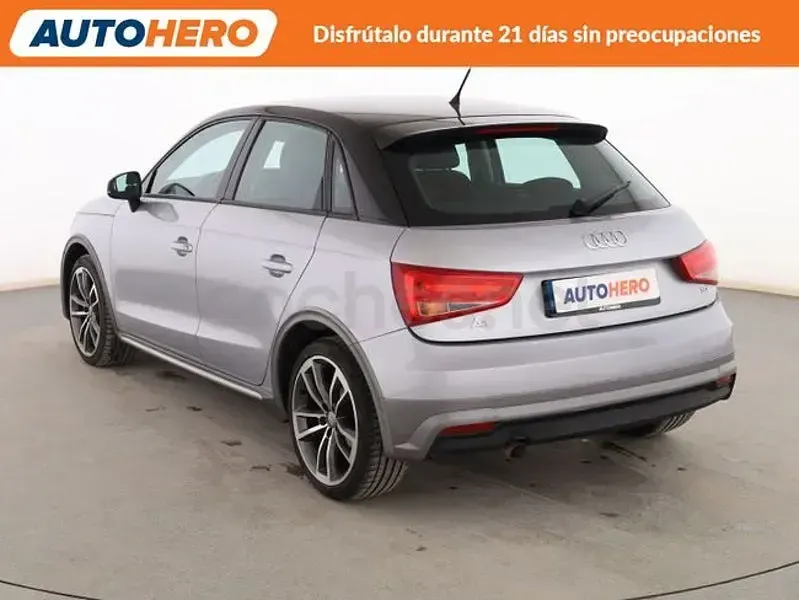 Usado Audi A1 Sportback Attraction 90 CV (66 kW) 2017 Gris / plata Utilitario