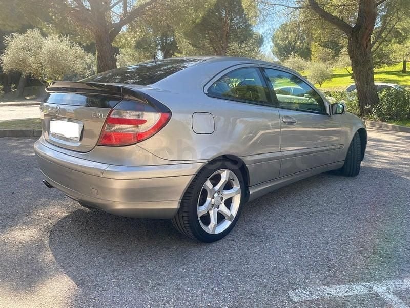Usado Mercedes C220 150 CV (110 kW) 2007 Beige Berlina