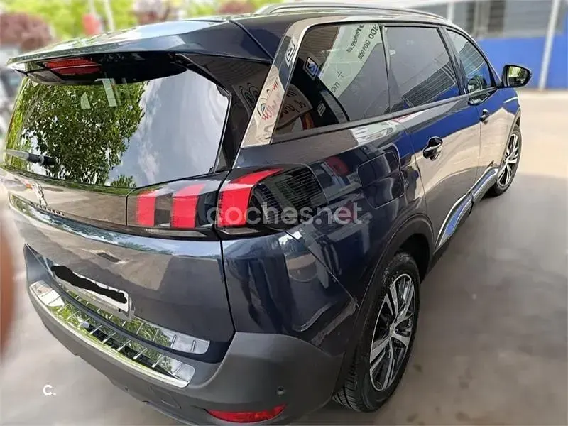 Usado Peugeot 5008 Allure 120 CV (88 kW) 2017 Negro SUV