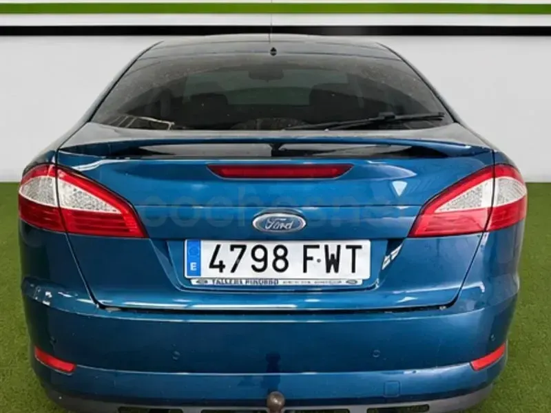 Usado Ford Mondeo Ghia 140 CV (102 kW) 2007 Azul Berlina