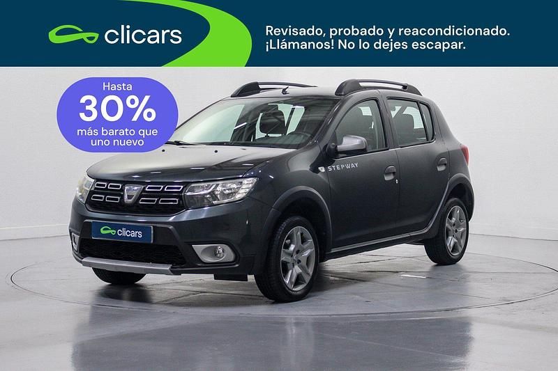Usado Dacia Sandero Essentiel 75 CV (55 kW) 2019 Gris / plata Berlina