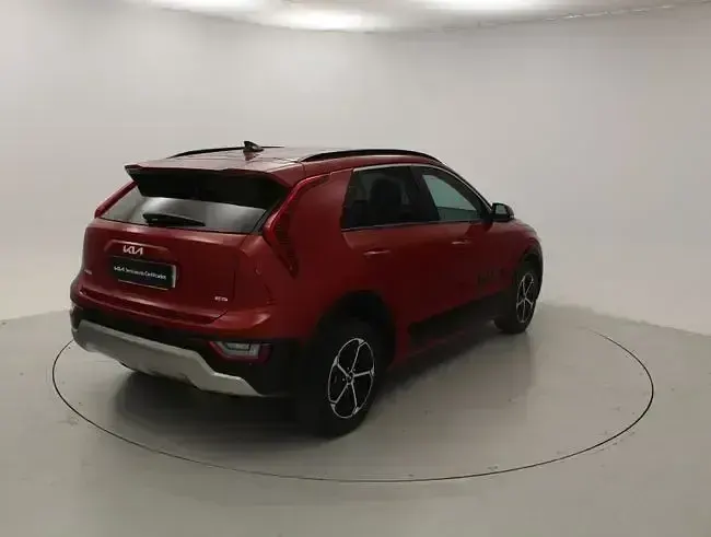 Usado Kia Niro 129 CV (94 kW) 2025 Rojo SUV