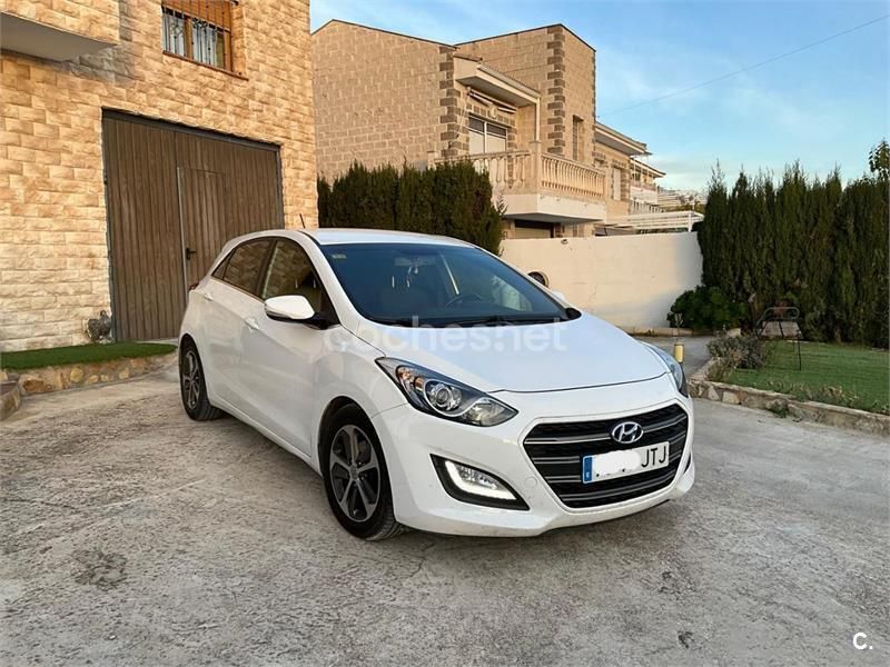 Blanco Usado 2016 Hyundai i30 GO! Berlina | 9500 € - Imagen 1/4
