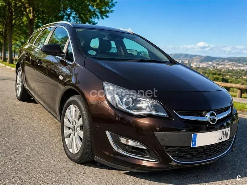 Usado Opel Astra Selective 110 CV (80 kW) 2015 Marrón Familiar