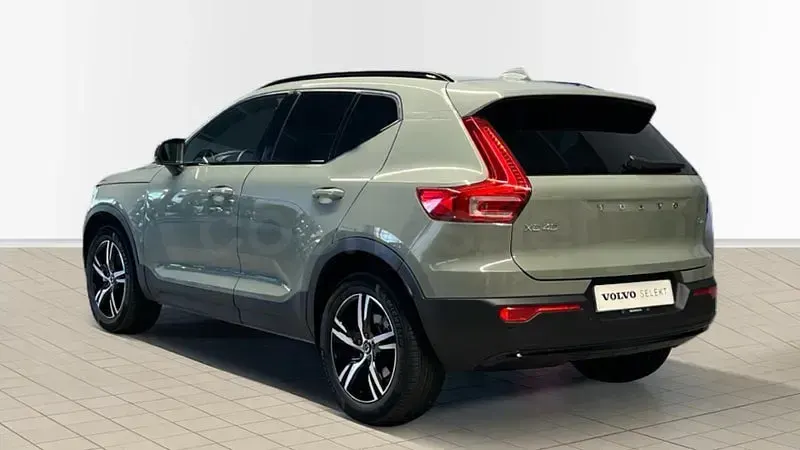 Usado Volvo XC40 Plus 163 CV (119 kW) 2025 Verde SUV